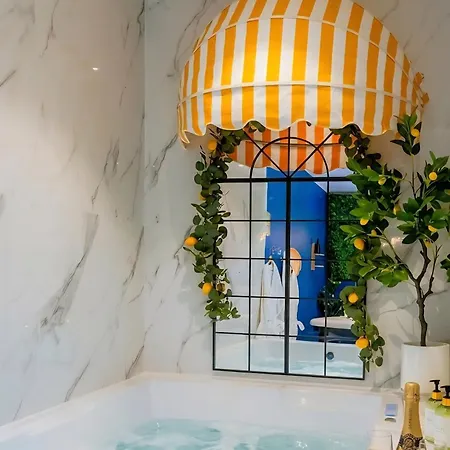 Ciao Bella Wellness - Luxury Jacuzzi, Massage Table&ac In Appartamento *