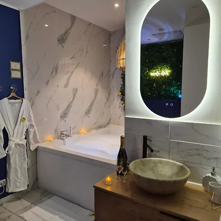 Ciao Bella Wellness - Luxury Jacuzzi, Massage Table&ac In Appartamento Nizza