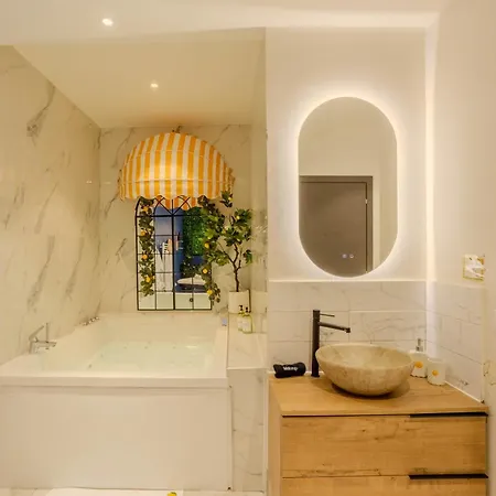 Ciao Bella Wellness - Luxury Jacuzzi, Massage Table&ac In Appartamento *