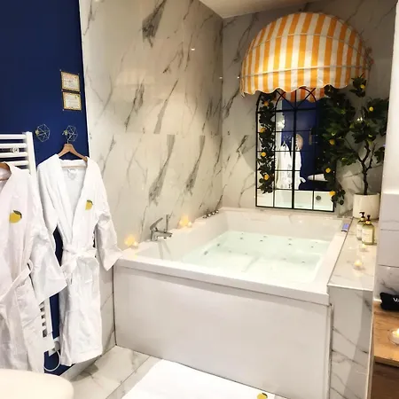 Ciao Bella Wellness - Luxury Jacuzzi, Massage Table & Ac In Daire