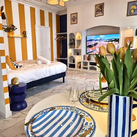 Daire Ciao Bella Wellness - Luxury Jacuzzi, Massage Table & Ac In *
