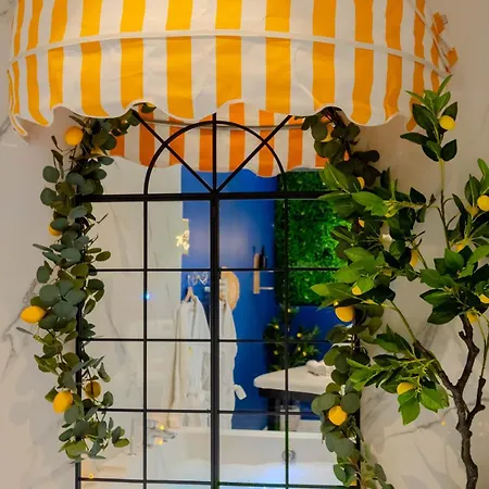 Daire Ciao Bella Wellness - Luxury Jacuzzi, Massage Table & Ac In