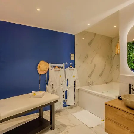 Ciao Bella Wellness - Luxury Jacuzzi, Massage Table&ac In Appartamento
